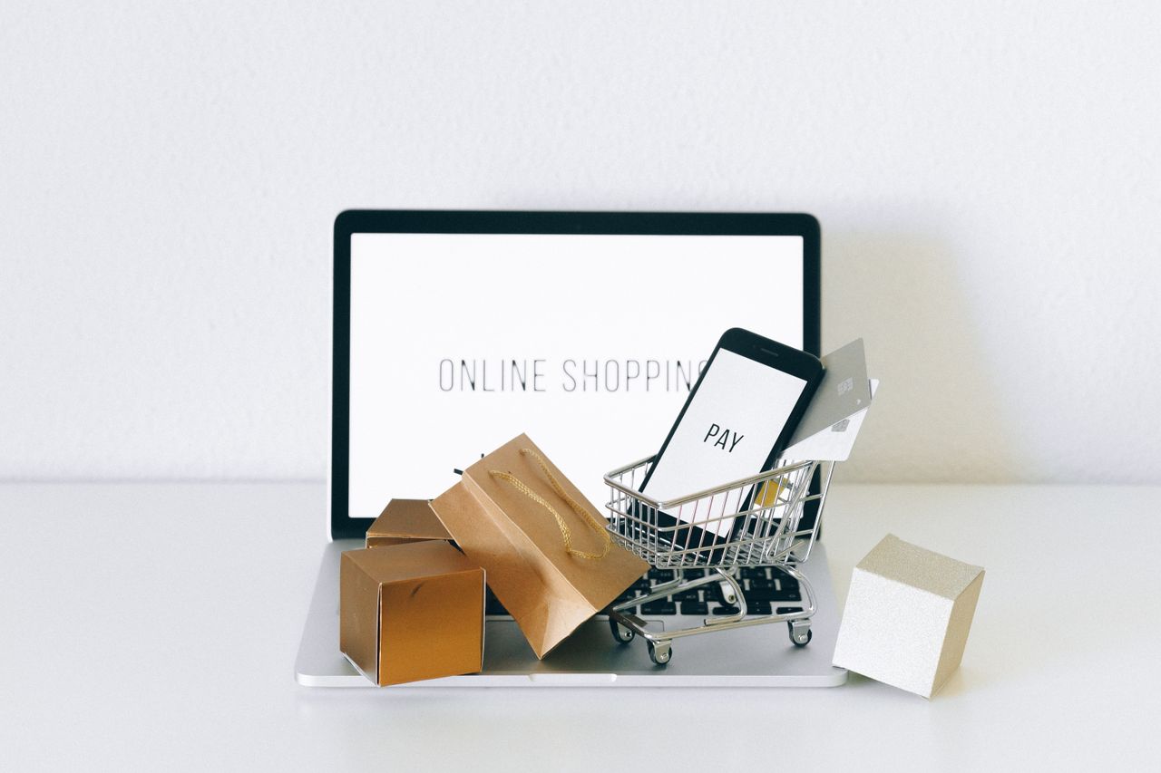 The Art of Drawing Readers In: Your attractive post title goes here Display of online shopping theme with mini cart and payment devices on laptop.